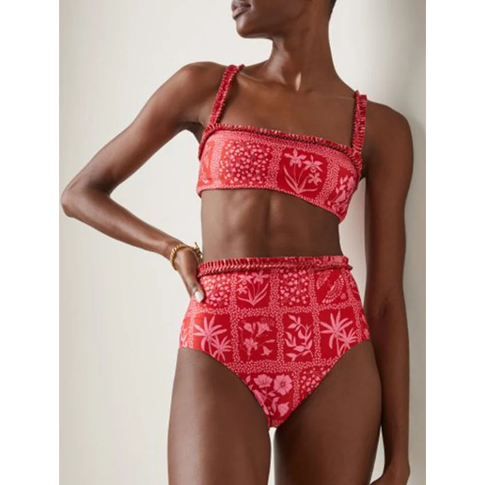 Рисунок 5 - Комплект бикини с цветочным принтом