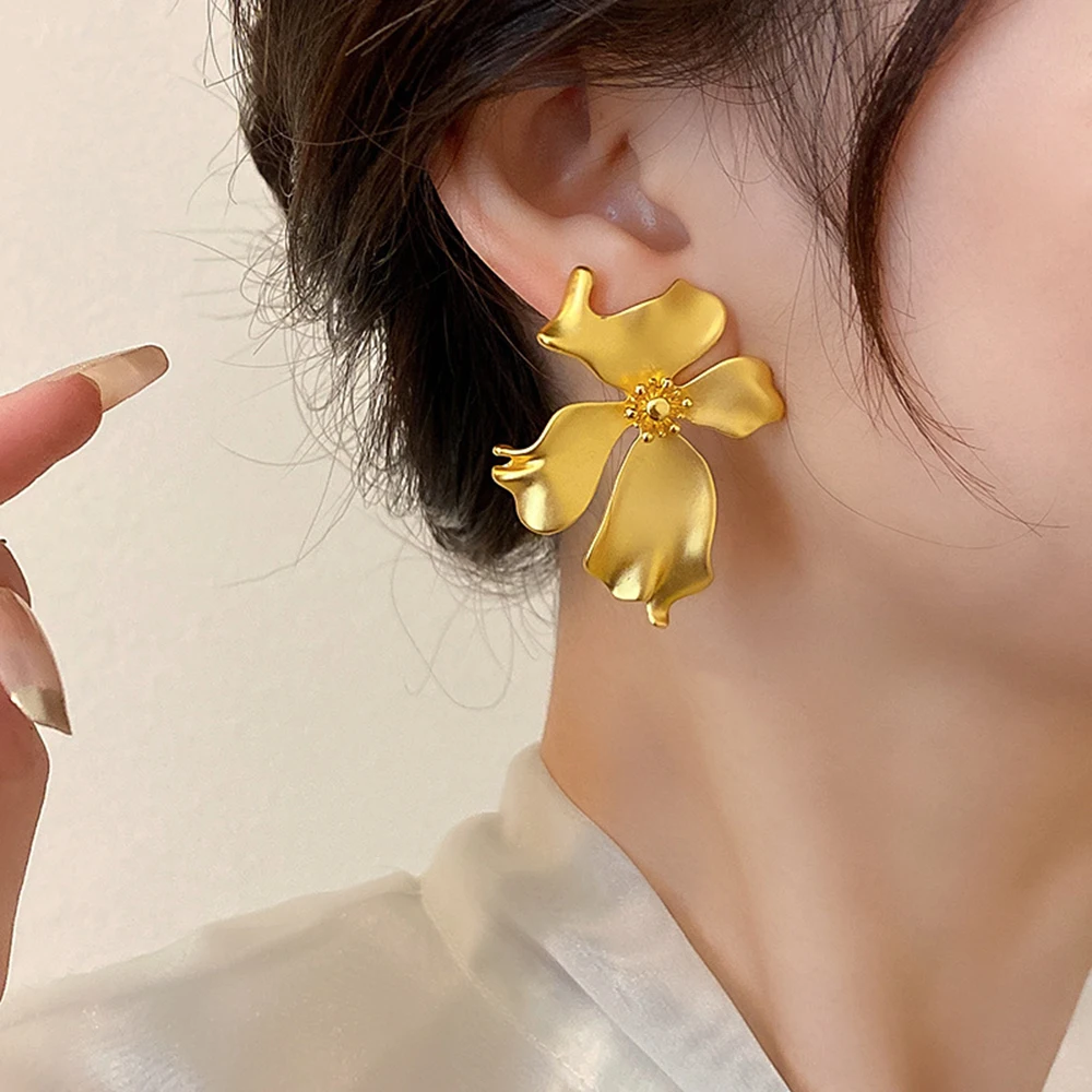 

Trendy Vintage Flower Earrings For Women Exaggerate Personalized Design Geometric Earrings Female Wedding Party Ear Jewelry