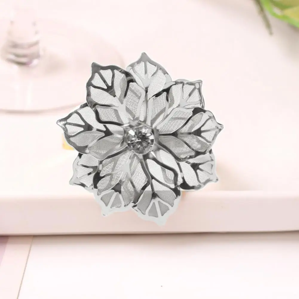 

Металлические кольца Serviette простые в использовании устойчивые к коррозии практичные в форме цветка сервировочные пряжки Рождественский пр...