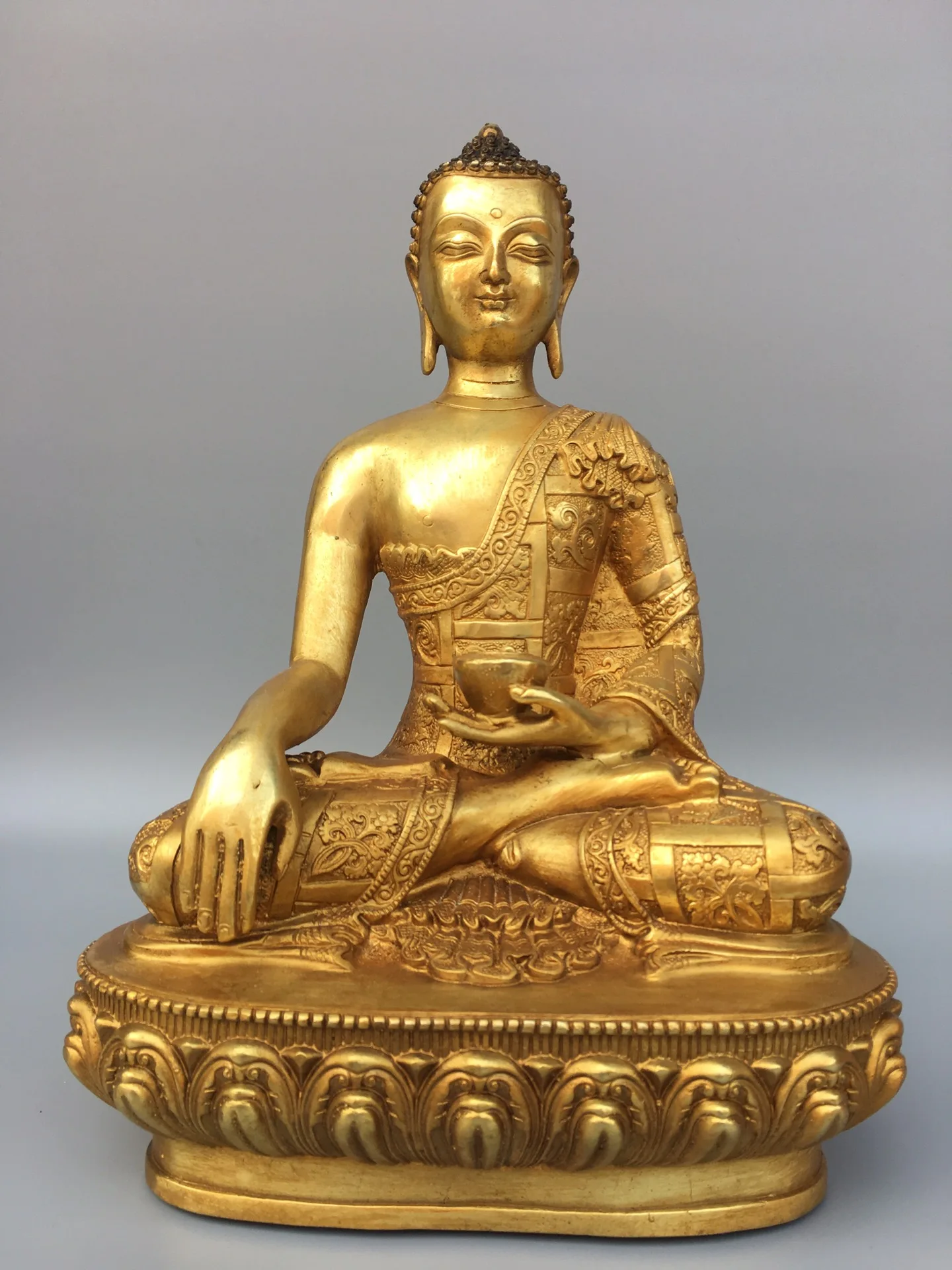 

11"Tibet Temple Collection Old Bronze Gilding Sakyamuni Lotus Stage Sitting Buddha Worship Hall Town house Exorcism