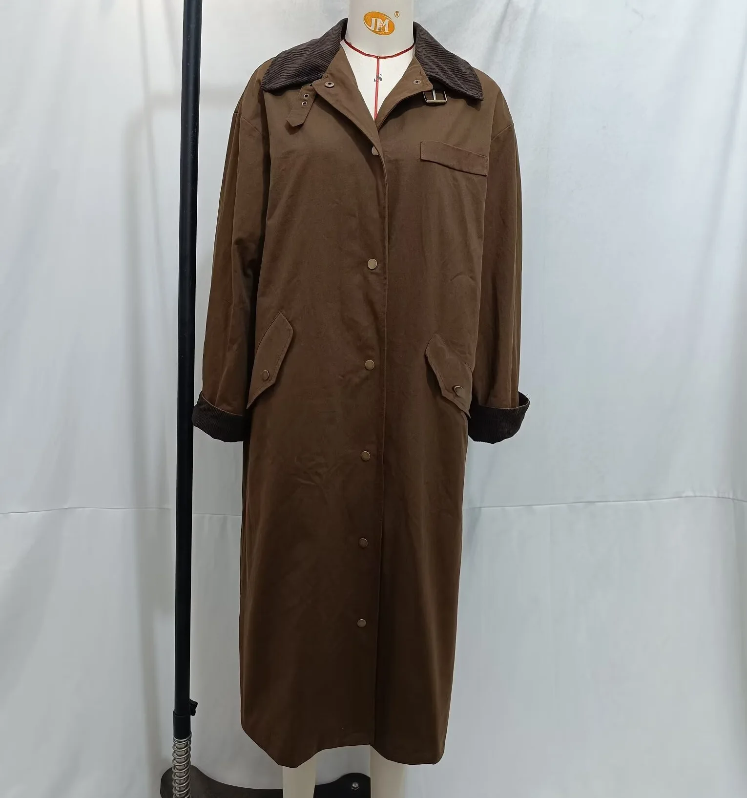 Женский двубортный тренч с отложным воротником