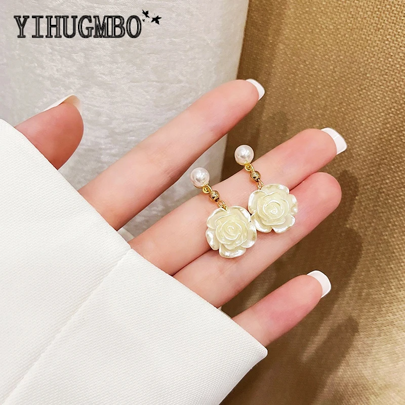 

Retro Pearl Camellia Flower Earrings with Female Minority Design High Grade Silver Needle Earstuds Minimalist Style Earrings