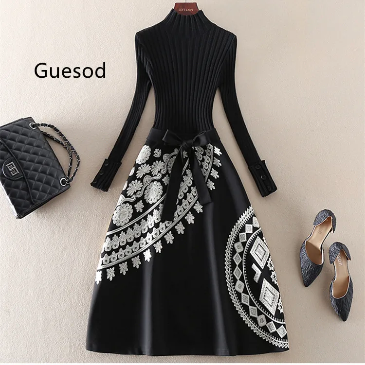 

Платье женское трикотажное средней длины с длинным рукавом и вышивкой