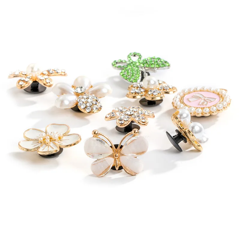 

Buckle Anime Cute Chars Croc Jibz Decoration Designer Oil Drop Stereoscopic Pearl Butterfly Accesoire Garden Shoe Decoration Kit