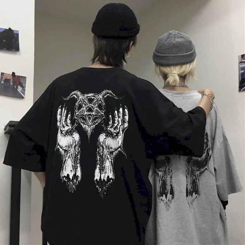 

Korean retro dark T-shirt horror demon print student men large size top loose trend short-sleeved T-shirt men women streetwear