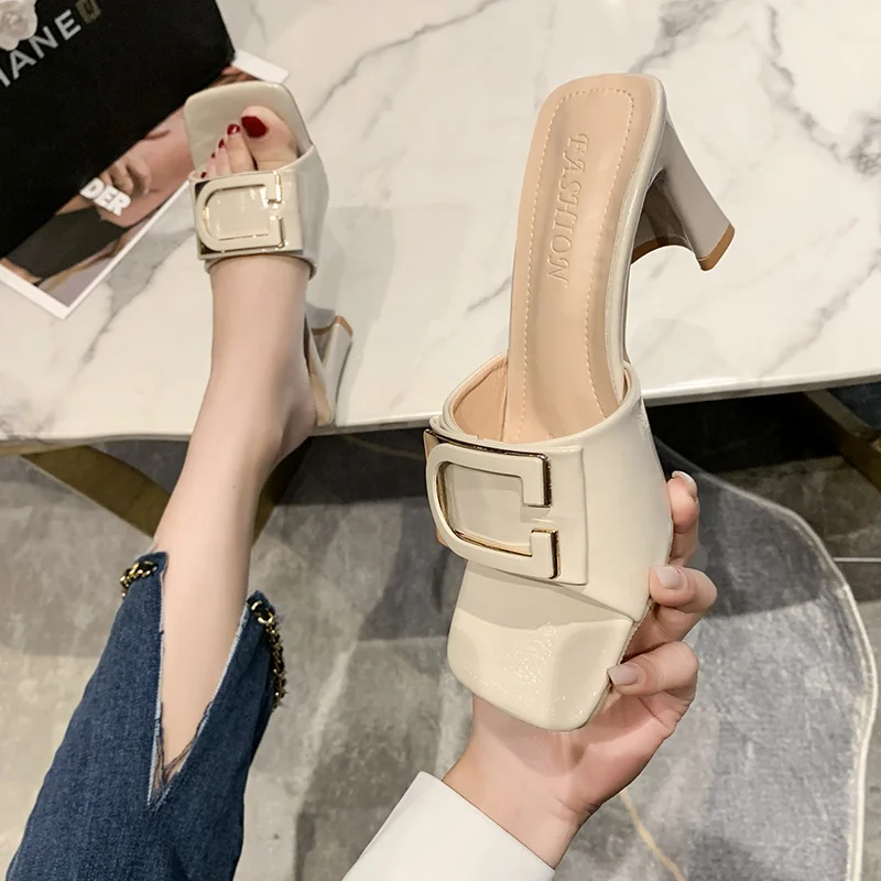 

Шлепанцы женские кожаные, высокий квадратный каблук, квадратная пряжка, пикантные сандалии, сланцы, модная летняя обувь