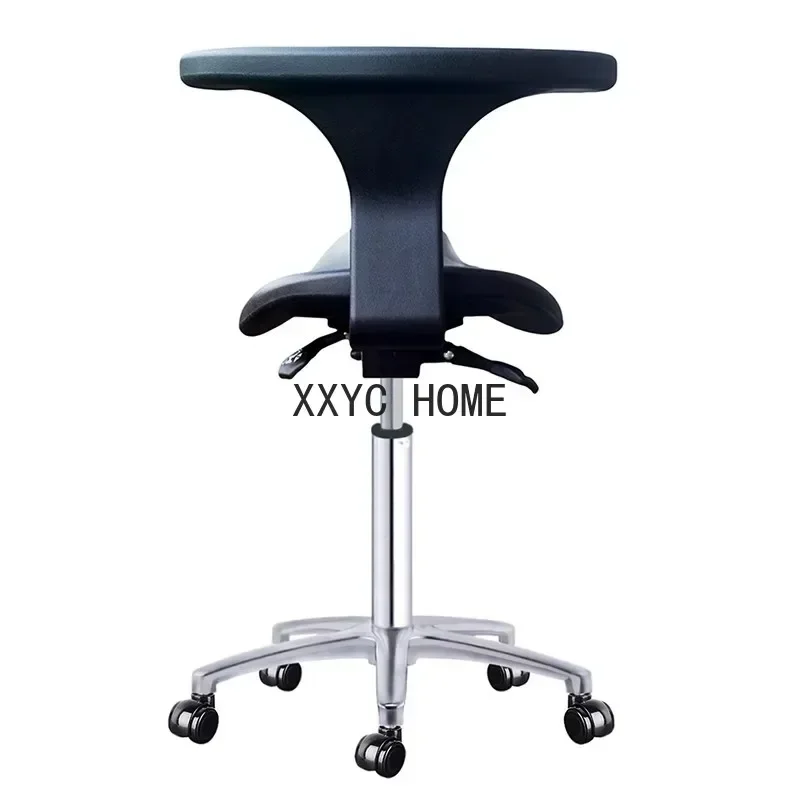 Задний столбик с эргономичным многоуровневым регулировщиком