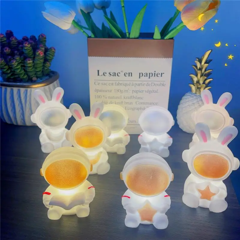 Светильник-ночник в виде кролика астронавта двух цветов с регулируемой