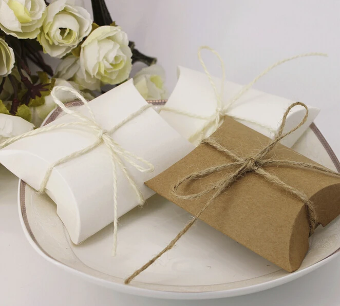 

100pcs Cute Khaki / White Pillow Style Craft Kraft Paper Gift Boxes Wedding Favors Candy Boxes + Linen Rope