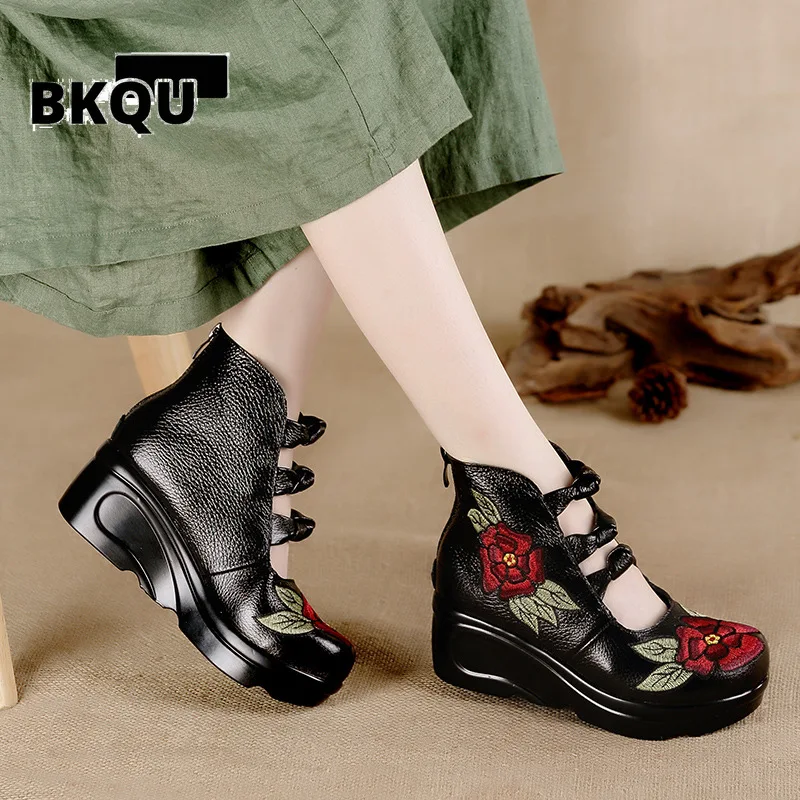 

BKQU 2022 Women Flower sandals Shoes Slope Casual Leather Shoes Fashion Embroidered Ladies Vintage Waterproof Platform Shoes