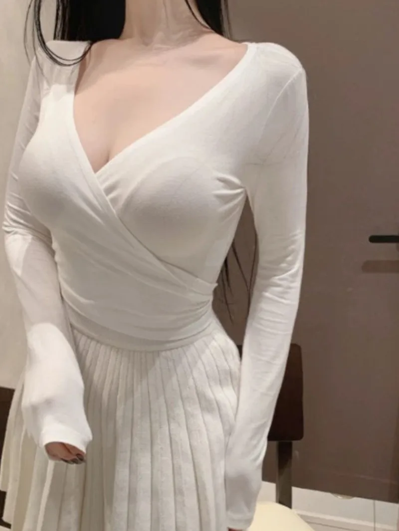 Женская футболка с V-образным вырезом длинным рукавом и поясом