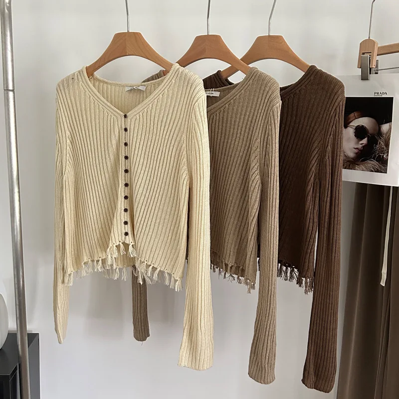 

Temperament retro V-neck tassel sweater autumn and winter new product lazy design feeling single breasted sweater