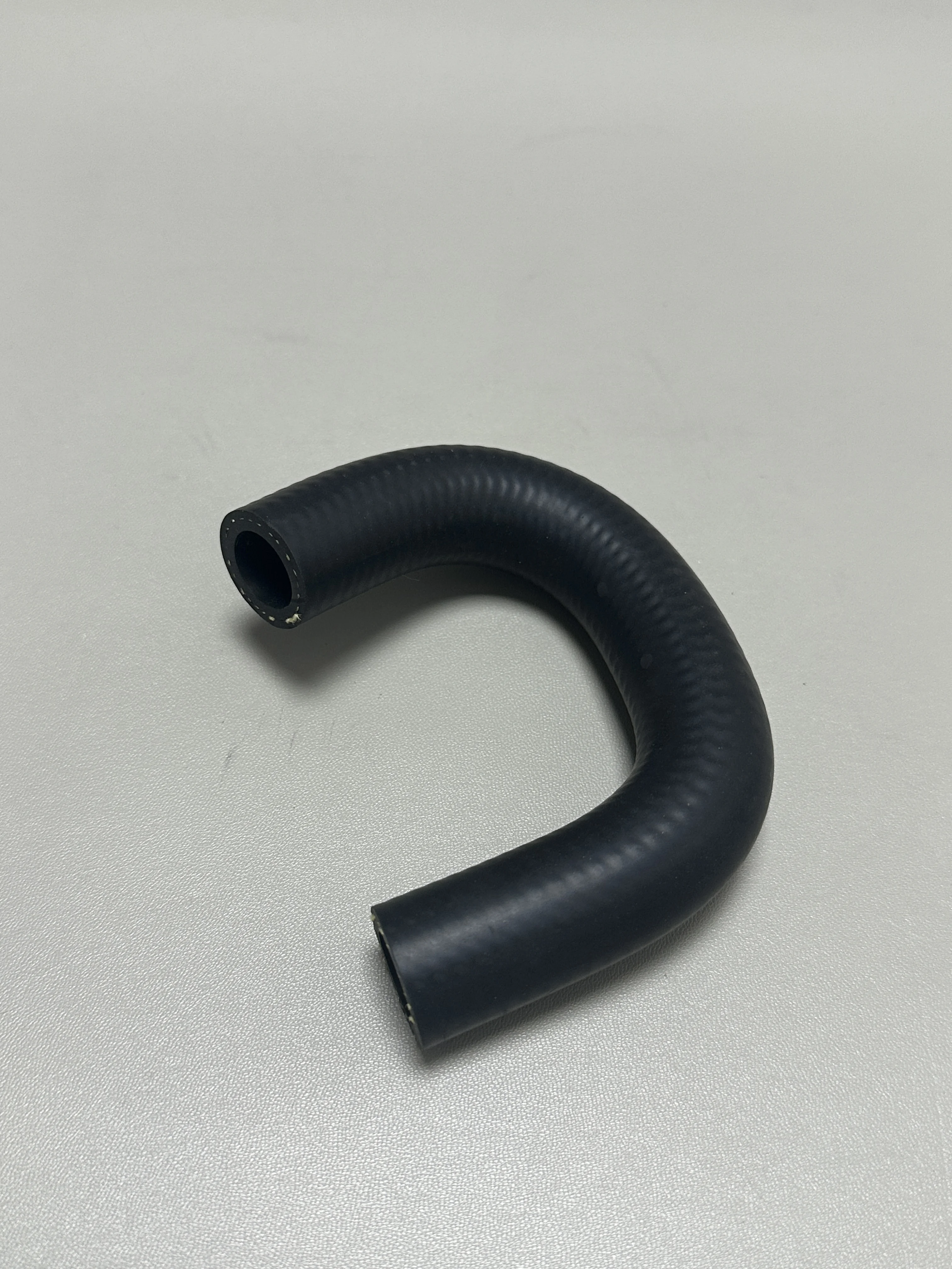 

31439473 30751747 31439474 30774484 Шланг масляного радиатора для Volvo V50 S40 S60 C70 V40 C30 S80 S80L S60L