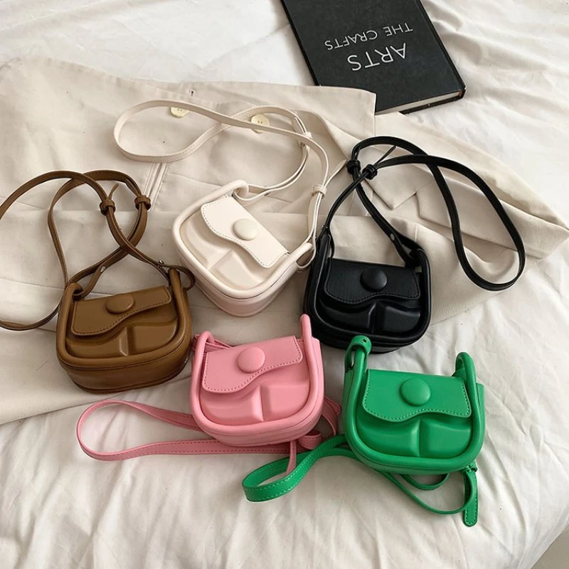 Fashion Solid color portable women's bag 2022 New Retro casual shoulder bag simple foreign style chain diagonal small square bag