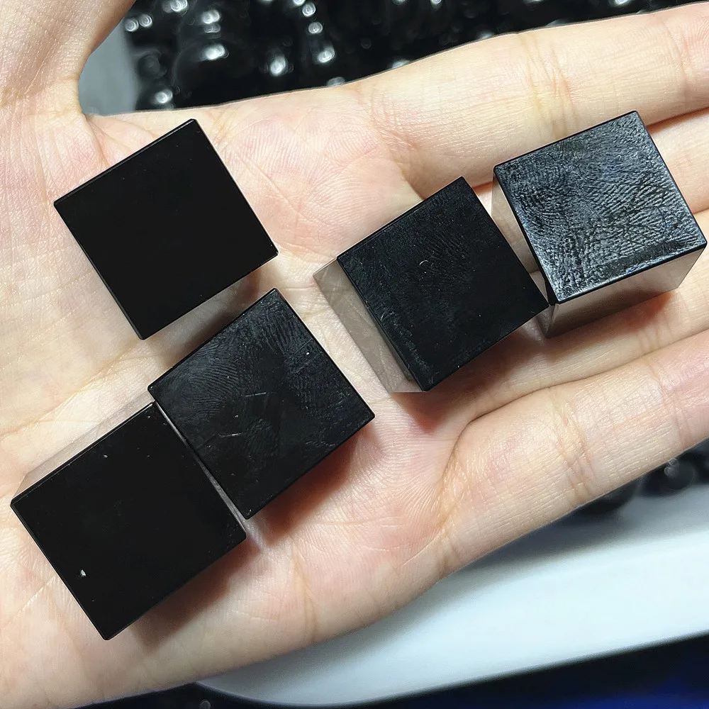 

Черный обсидиановый куб