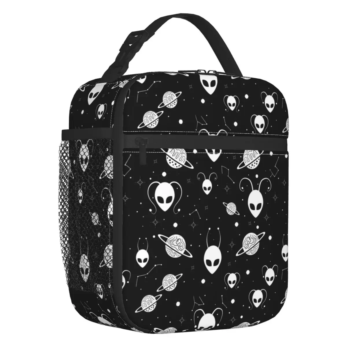 Удивительный инопланетянин во Вселенной с планетой и звездами изолированный