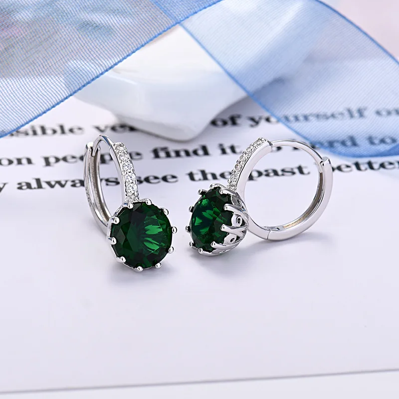 Фото Серьги-кольца из серебра 925 пробы с круглыми зелеными искусственными изумрудами весом 2,2 карата, геометрического дизайна, для женщин, эффектное ювелирное украшение с драгоценными камнями, подарок. №1