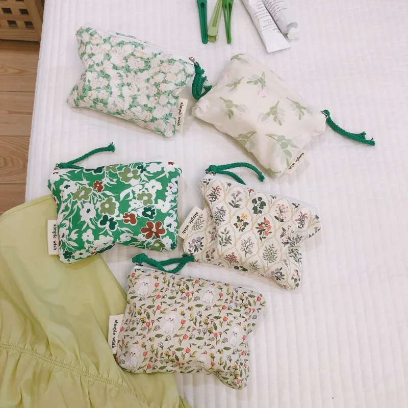 

Women Cute Small Sanitary Napkins Makeup Lipstick Bags Cotton Coin Lipstick Purse Pocket Green Fresh Floral Cosmetic Bag Zipper