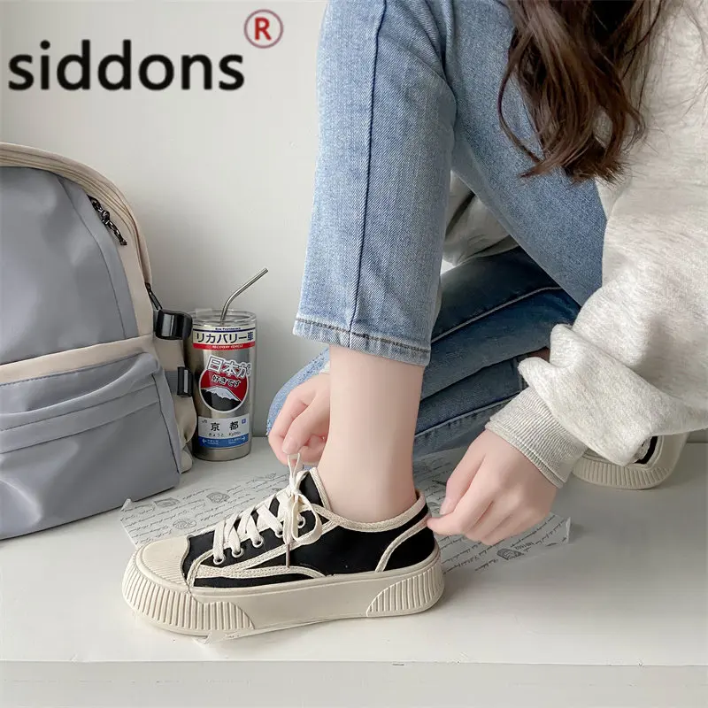 2023 Black and white lace-up low top canvas shoes classic round head thick soled women's canvas shoes
