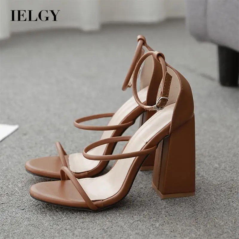 

Женские сандалии на толстом каблуке с открытым носком и пряжкой