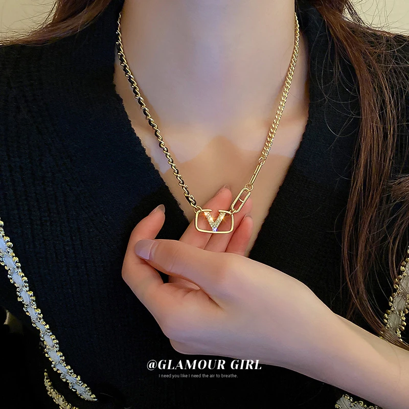 

Vintage Leather Winding Rhinestone Letter V Necklace for Women Fashion Necklace Personality Sweater Chain Women's Jewelry