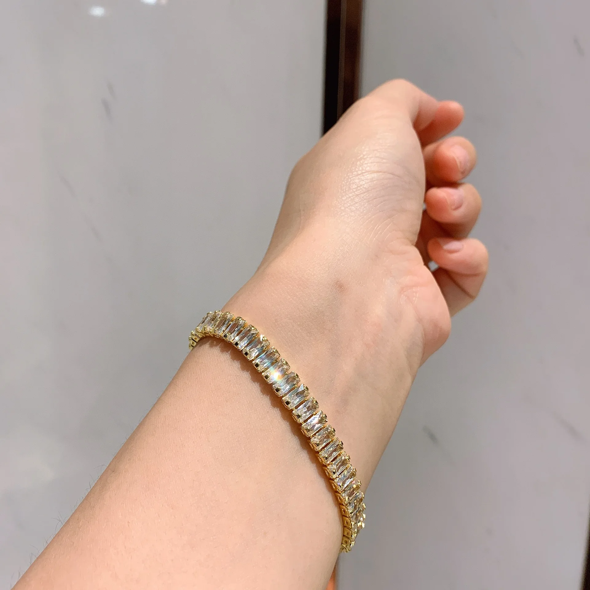 

New high quality fashion S925 silver bracelet prismatic zircon silver bracelet suitable for couple gifts