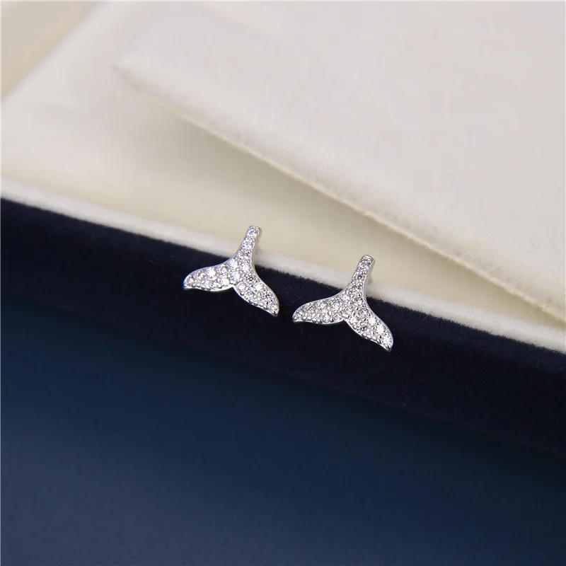 

Серьги-гвоздики женские из серебра 925 пробы с паве и кристаллами