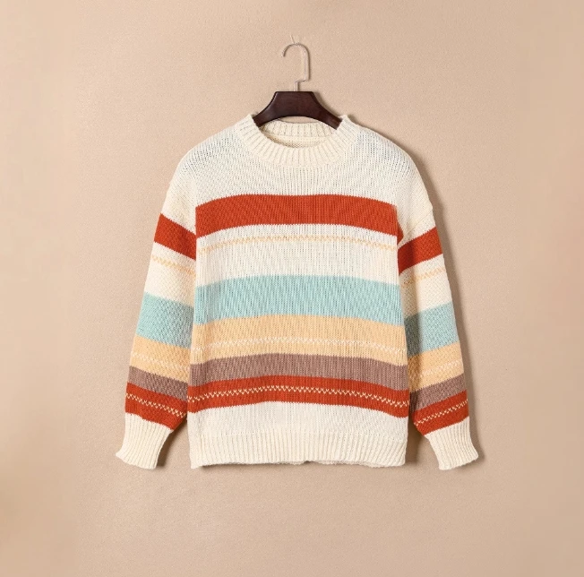 Свободный полосатый свитер с круглым вырезом и контрастным принтом для женщин