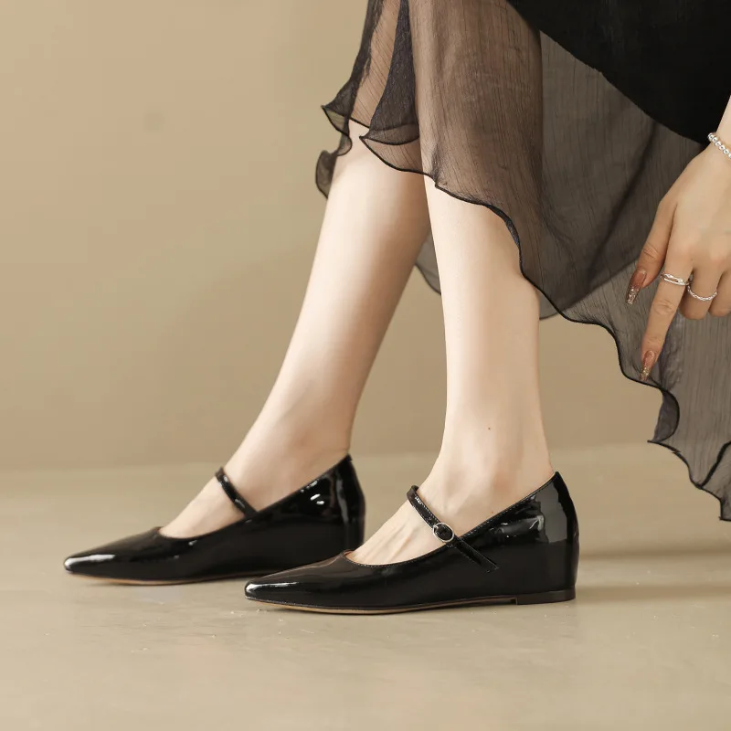 Женские туфли мэри джейн из лакированной кожи с острым носком