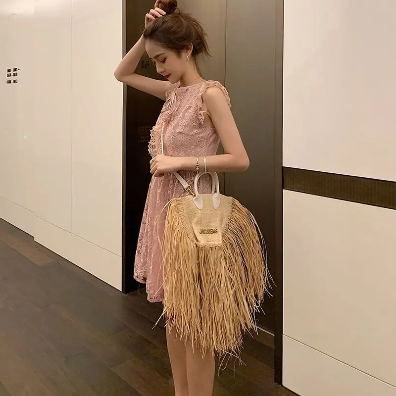 European And American Fashion Tassel Straw Bag 2023 New Summer Vacation Beach Bag With Raw Edge Lafite Handheld Woven Womens Bag
