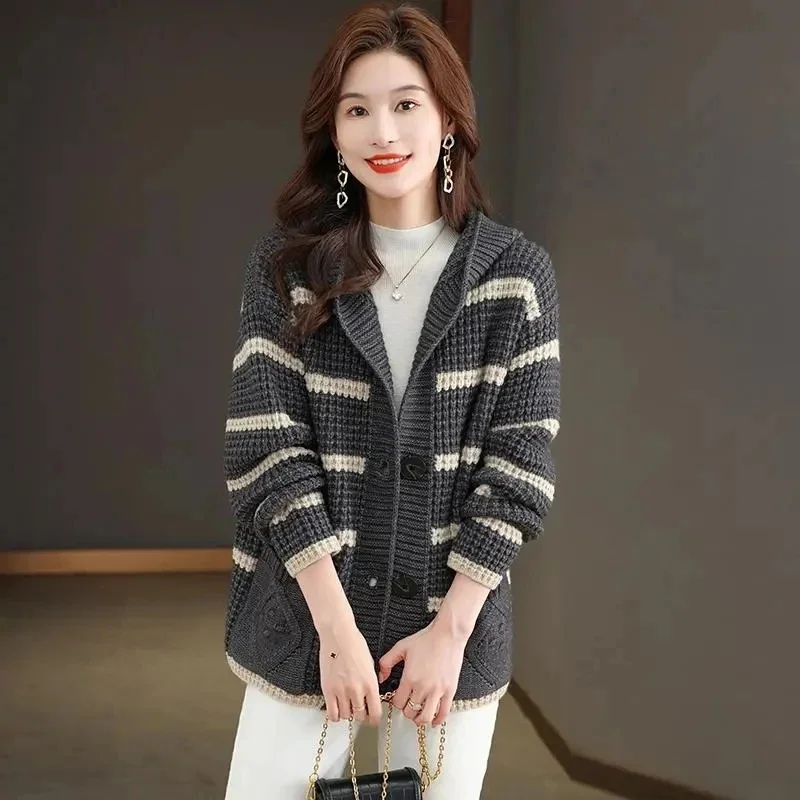 2024Новый осенне-зимний модный полосатый кардиган свитер куртка женская в стиле