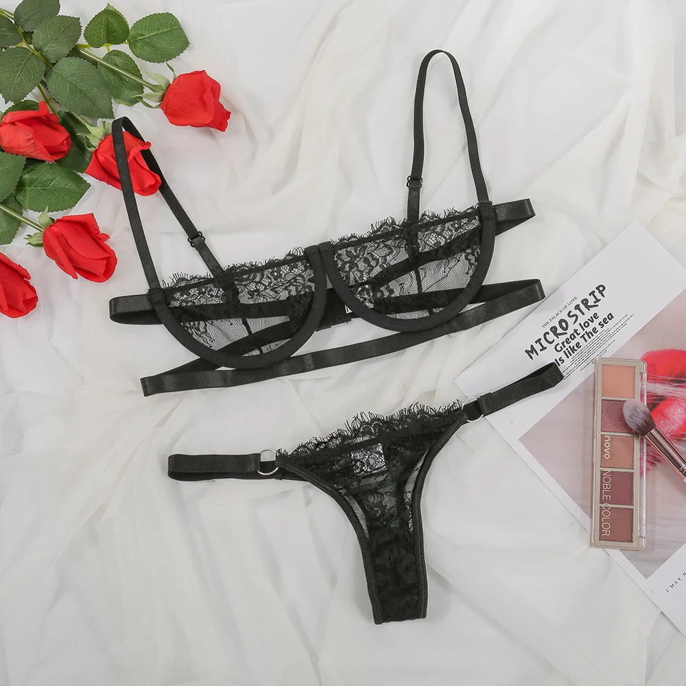 

Комплект кружевного нижнего белья с бюстгальтером «пуш-ап» и трусиками