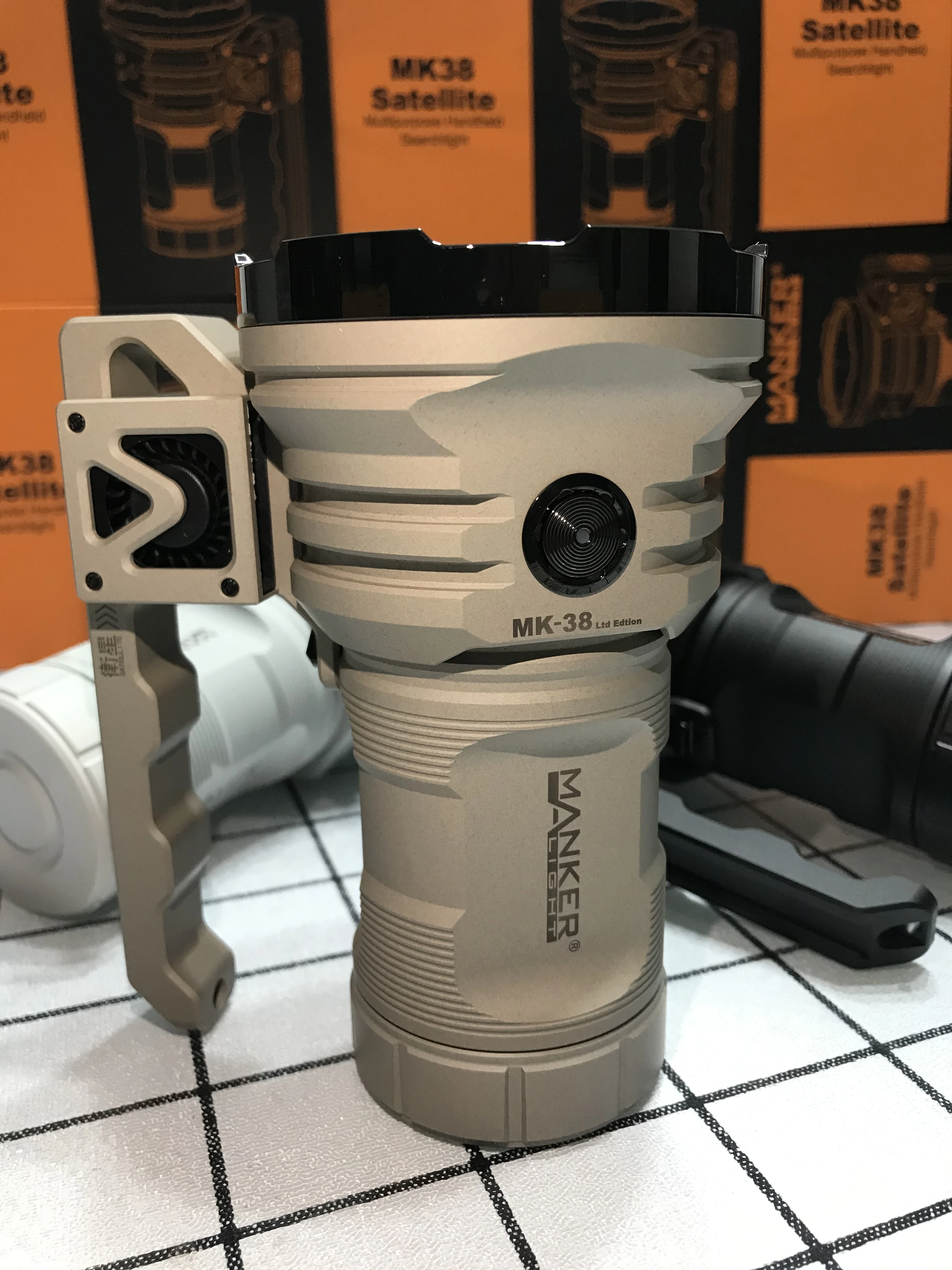 Многофункциональный ручной фонарик Manker MK38 серый 45000 люмен CREE XHP70.2 LUMINUS SFT40 - купить