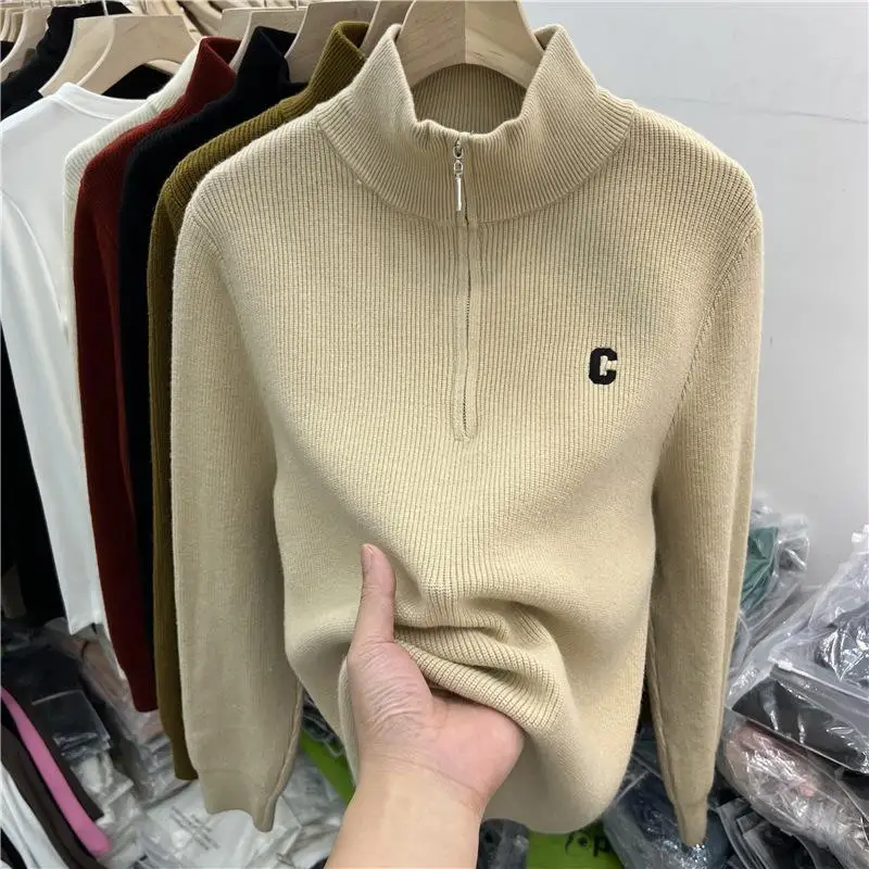 Короткий пуловер с вышивкой и полумолнией женский свитер на осень зиму новинка