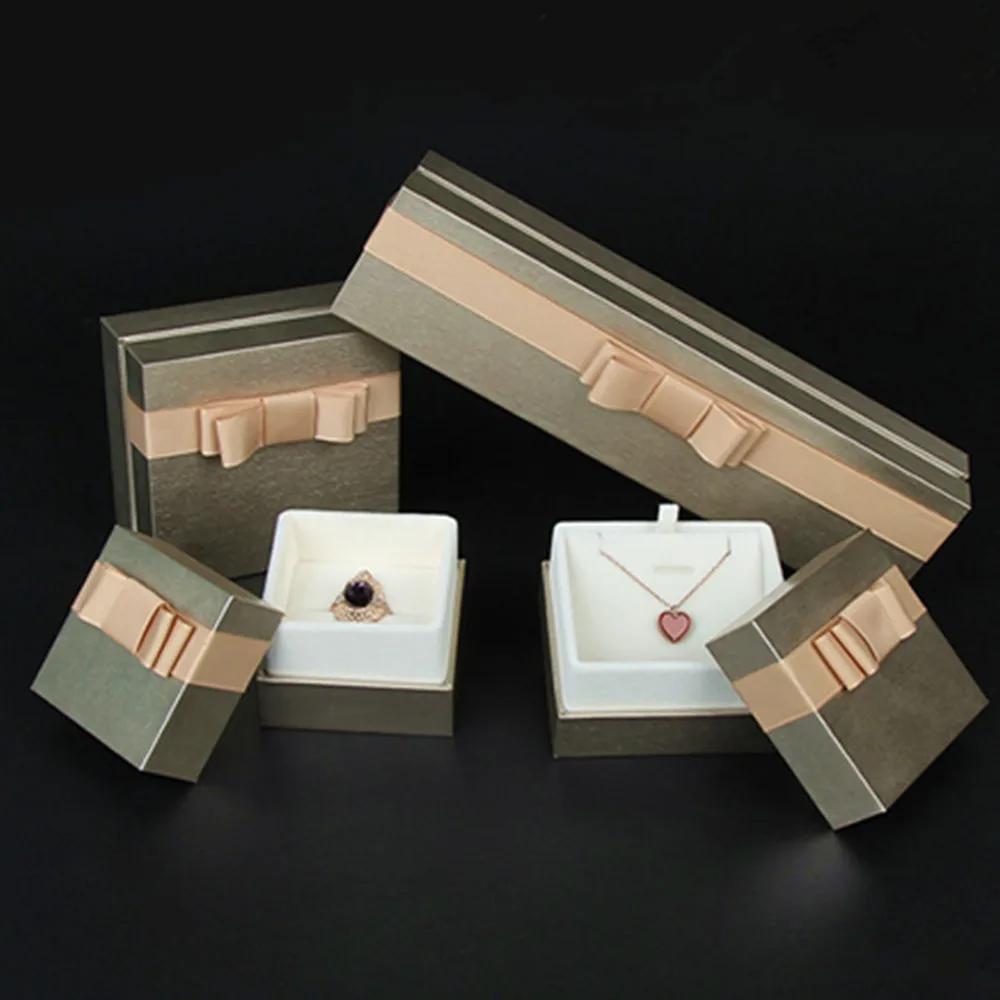 

1PC Leather Paper Jewelry Box Bracelet Necklace Ring Earing Chain Pendant Display Travel Jewelry Case Wedding Gift Packaging Box