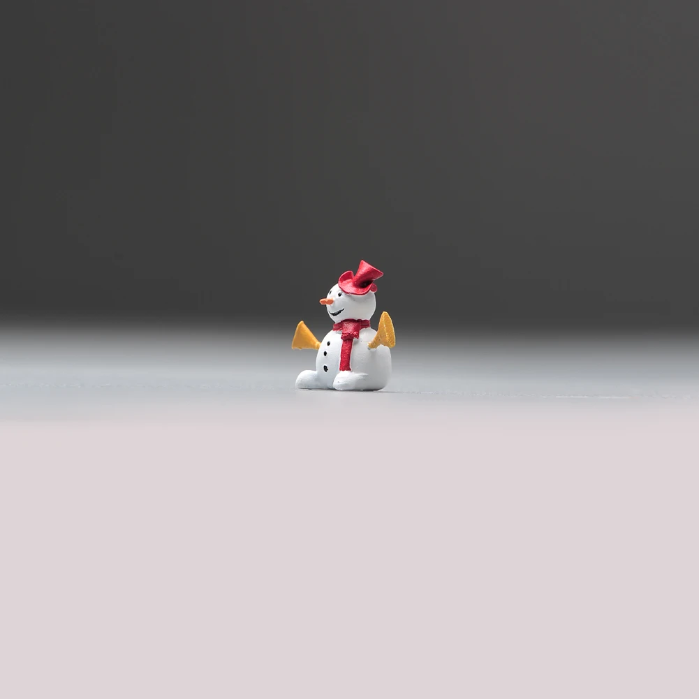 

Коллекционная миниатюрная кукла с изображением героев мультфильма «Зима»