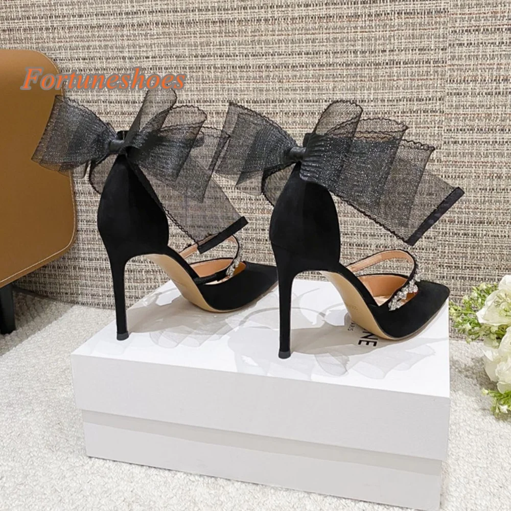 Женские туфли-лодочки с узлом-бабочкой и пряжкой на ремне острым носком