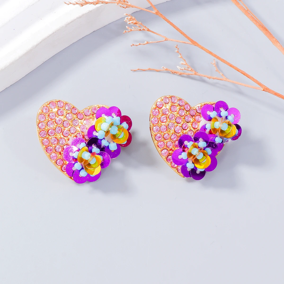 Новинка 2024 элегантные женские серьги-гвоздики в форме сердца эффектные