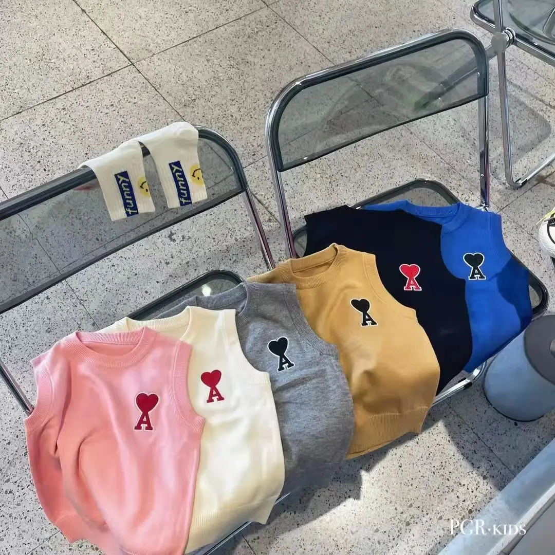 

2023 New Japanese Fashion Brand Childrens Spring and Autumn Vest Boys and Girls' Love Knitted Pullover Sweater Tank Top Kids