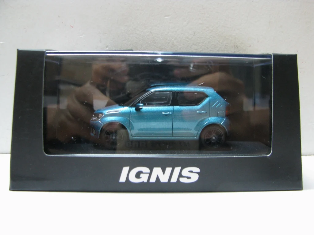 

1:43 SUZUKI IGNIS white 2015 car Model blue Toys