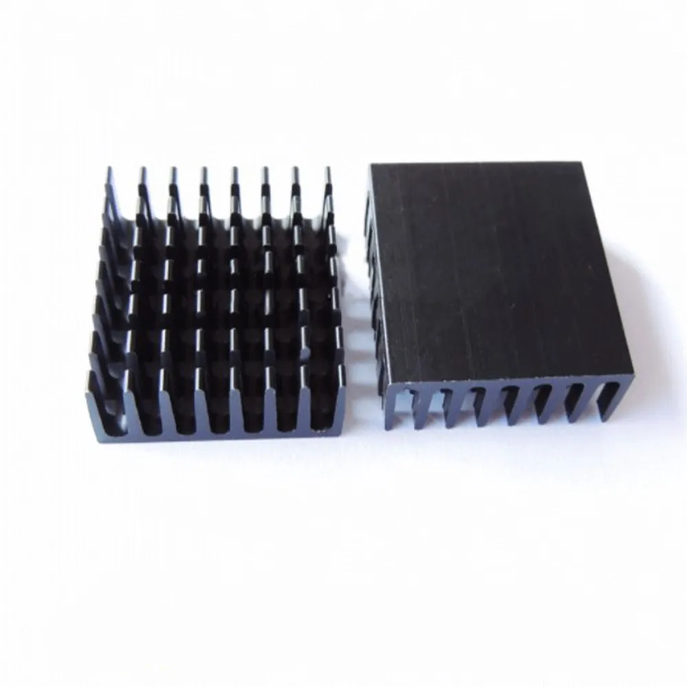 

Высококачественный радиатор 28*28*11 мм (черный слот)