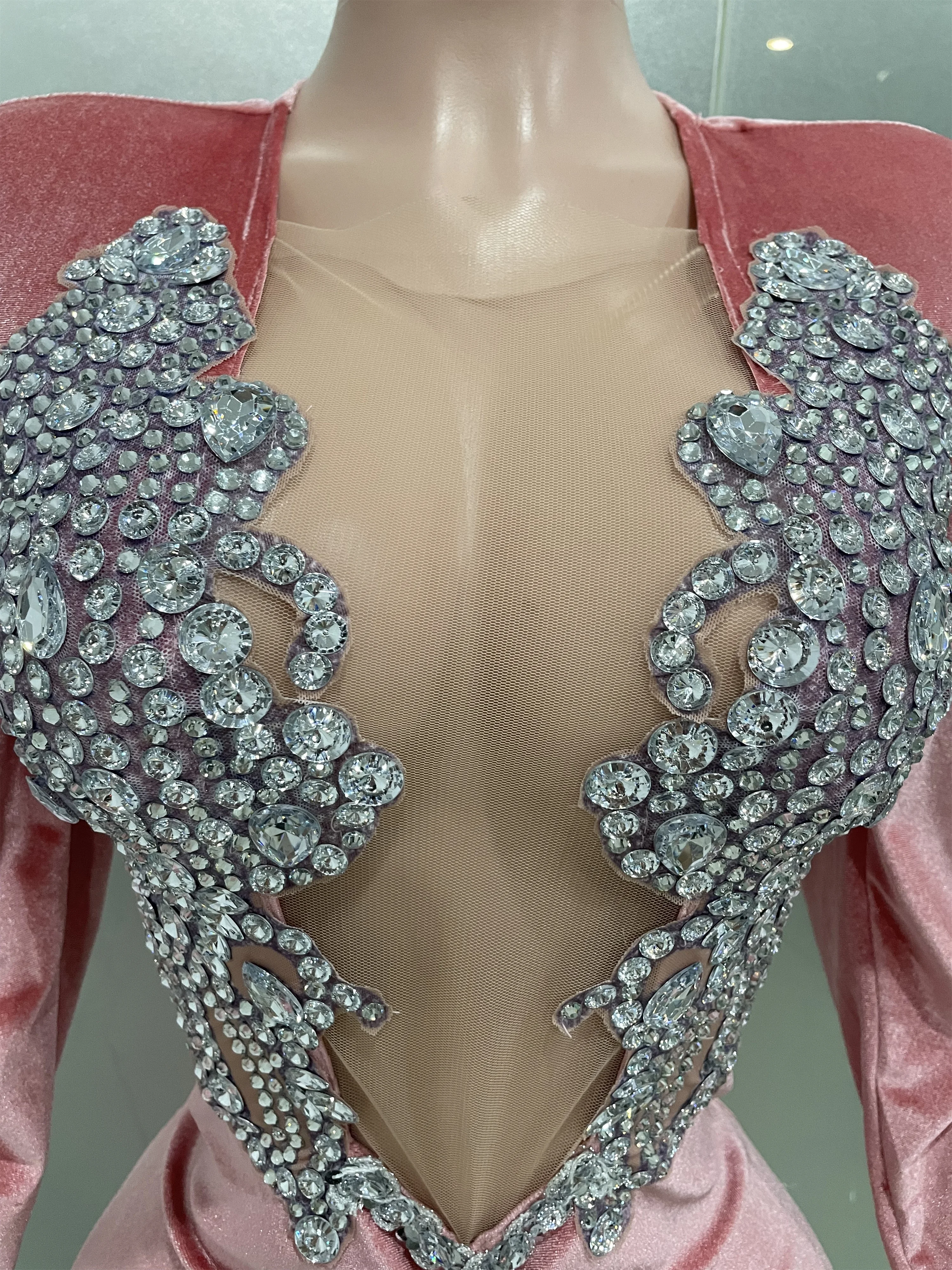 Сексуальное роскошное розовое короткое платье с блестящими кристаллами женское