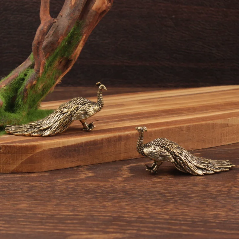 

Бронзовая статуэтка павлина