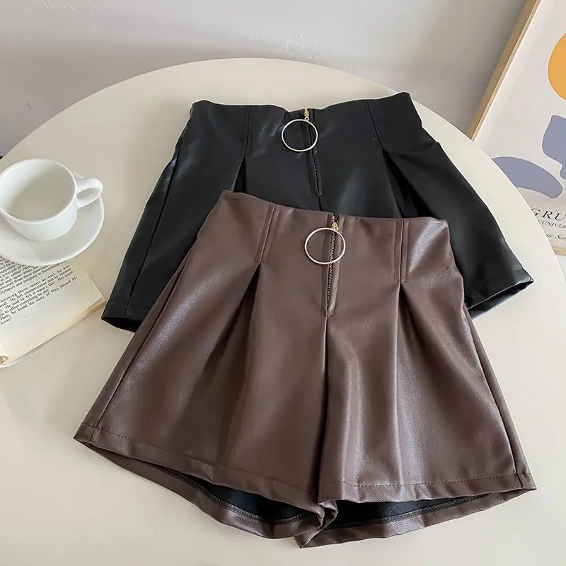

Шорты женские из экокожи с круглым кольцом, Модные свободные короткие штаны с завышенной талией и широкими штанинами, уличная одежда на мол...