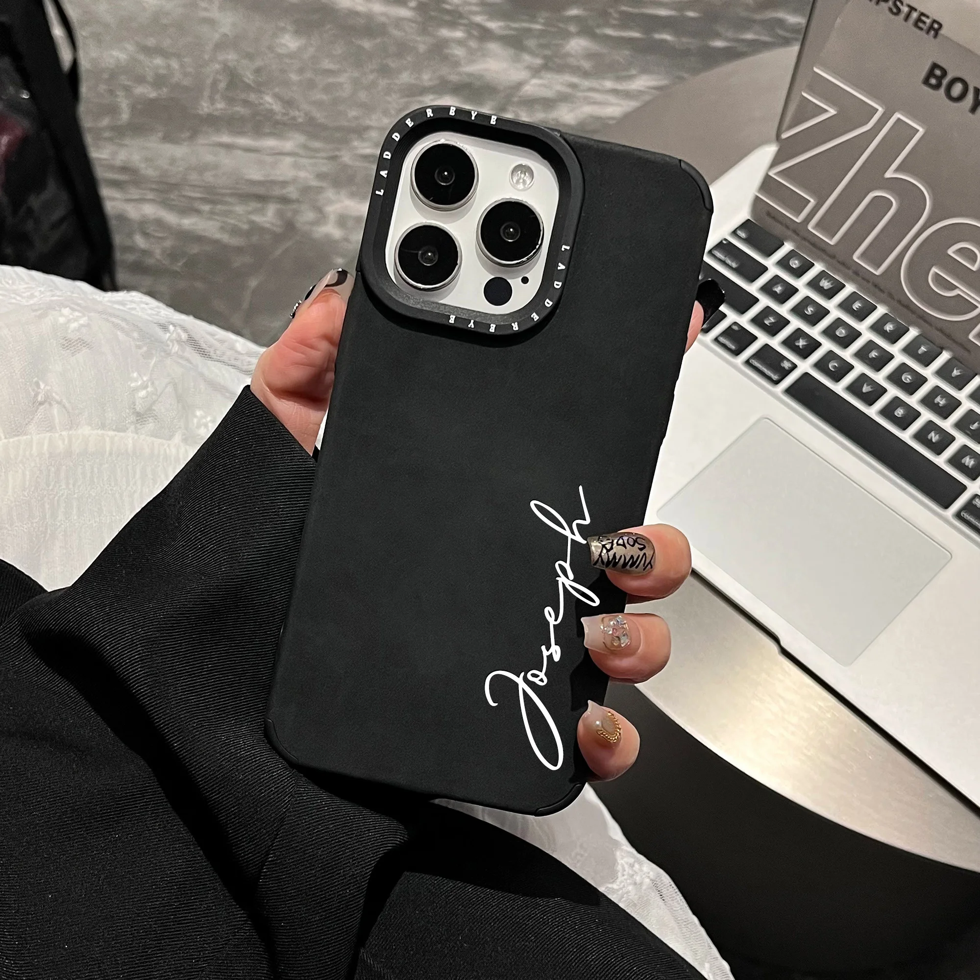 Фото Персонализированный чехол для телефона с индивидуальным именем для iphone 17, 16, 15, 14, 13, 12, 11 Pro Max Plus, роскошный противоударный подарочный чехол из искусственной кожи №1