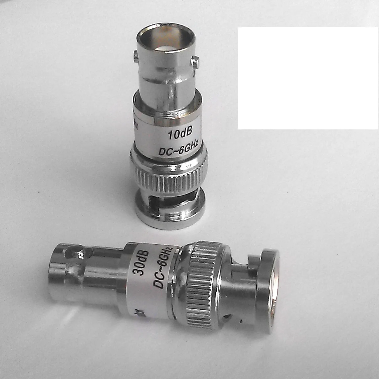 

Q9/BNC коаксиальный Фиксированный аттенюатор ATT: 1 дБ 2 дБ 3 дБ 4 дБ 5 дБ 6 дБ 7 дБ 8 дБ 10 дБ 15 дБ 20 дБ 40 дБ 30 дБ; Частота: DC-3GHz, 6 ГГц; 2 Вт