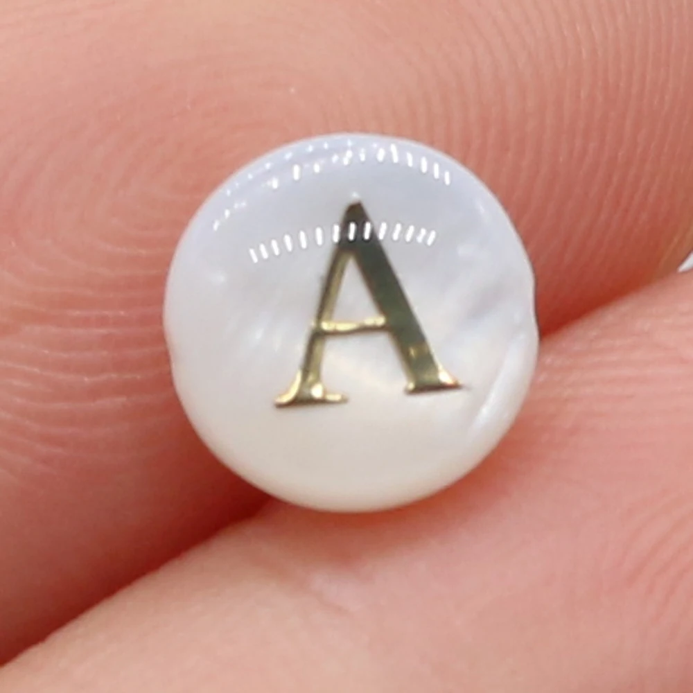 50 PCS Natural Shell Round Name Letter Holes Beads 8x8mm for DIY Jewelry Making Necklace Bracelet Gift Accessories Gift