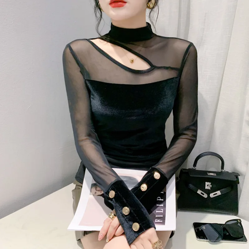 Женская облегающая футболка с разрезом и сеткой