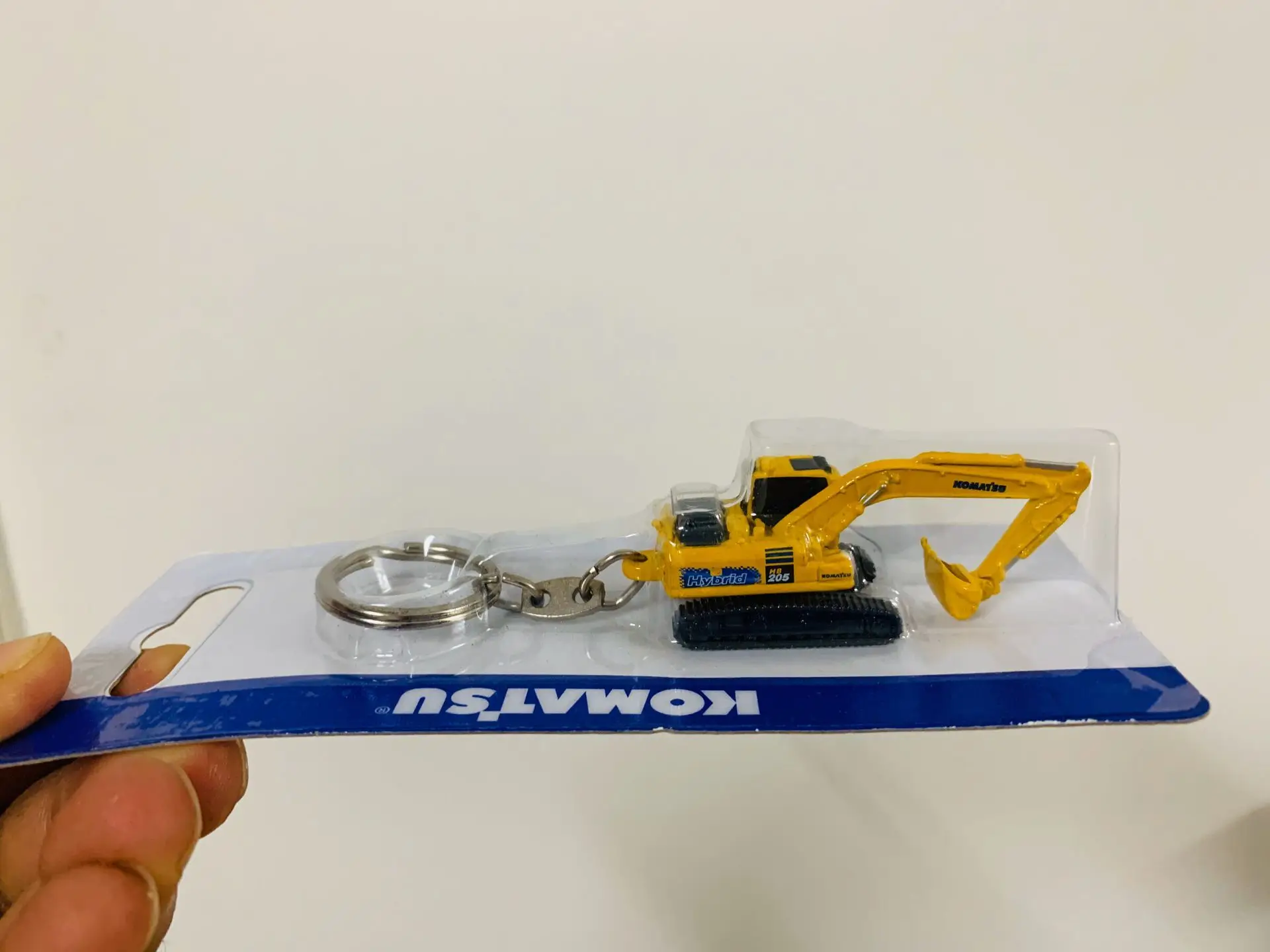 

Universal Hobbies UH5853 Komatsu HB205 Hybrid Excavator Diecast Keyring Ketchain