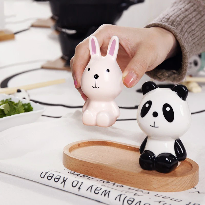Cute Cartoon Ceramic Seasoning Bottle Salt Shaker Home Dining Table Kitchen Tools Gravy Boats Grill BBQ Sprayer Salad Beef LA846